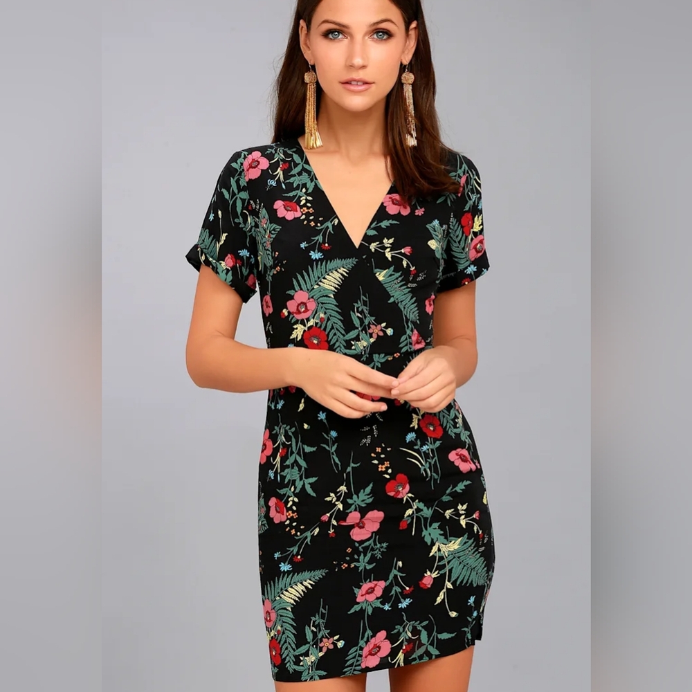 Lulu's Night in the Jungle Black Floral Print Short Sleeve Dress